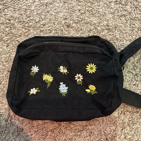 BAGGU Handbags - BAGGU fanny bag